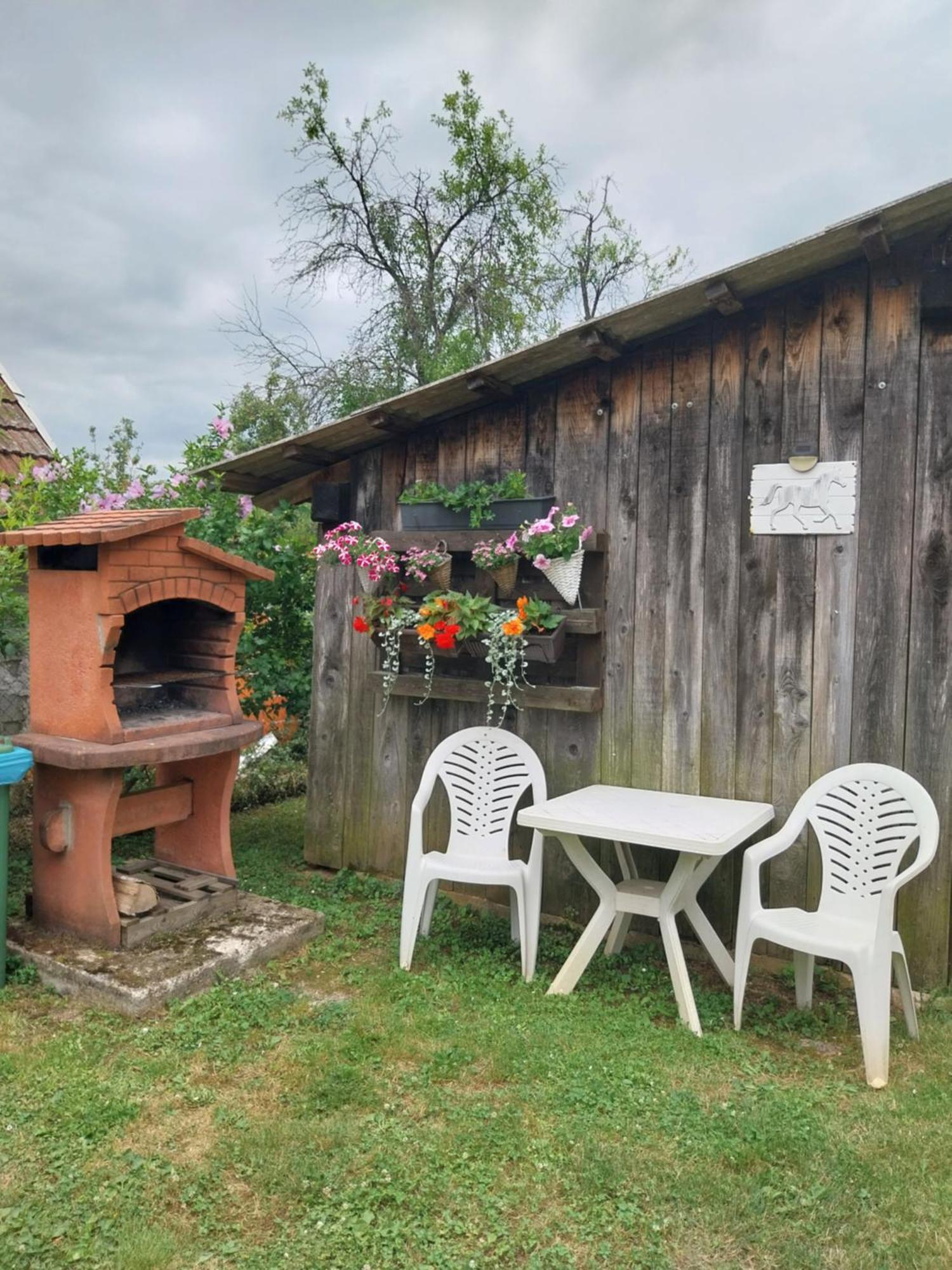 Guest House Happy Day Slunj Exterior photo